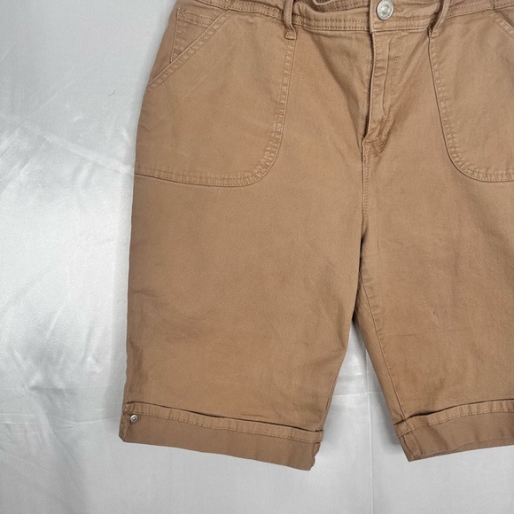 Gloria Vanderbilt Tan Bermuda Women's Short Size 10 - Picture 7 of 14